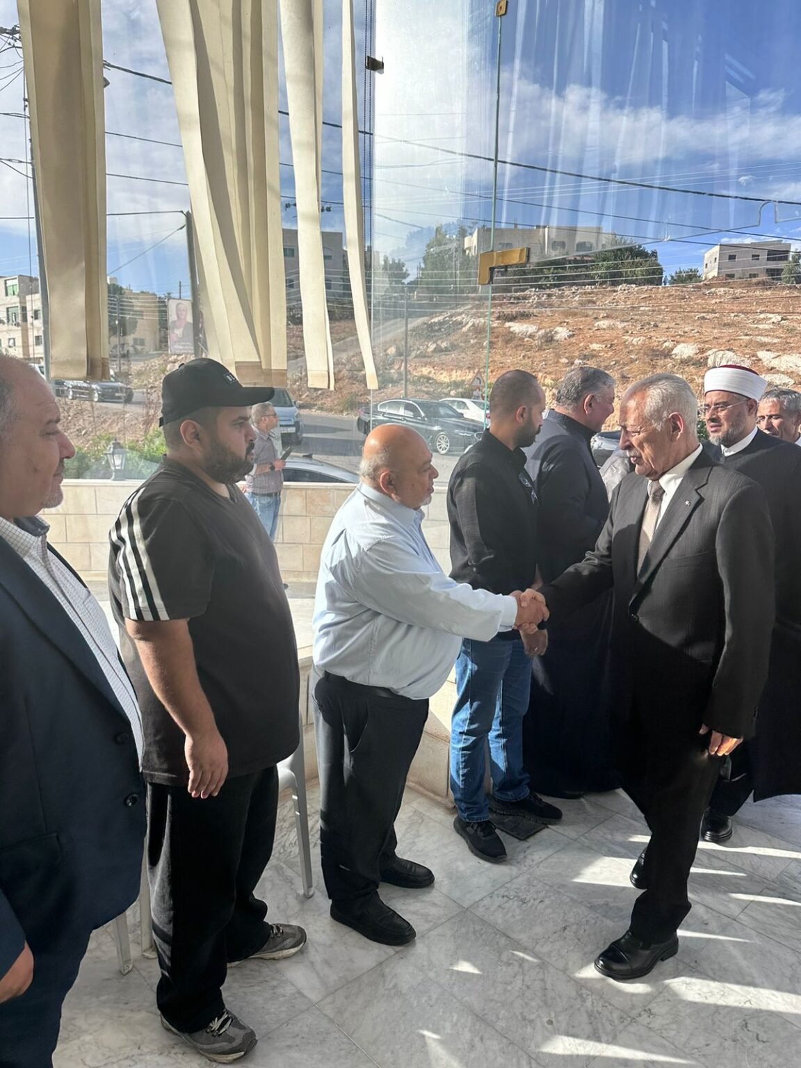 مندوبا عن الملك وولي العهد…العيسوي يعزي عشيرة القطيشات