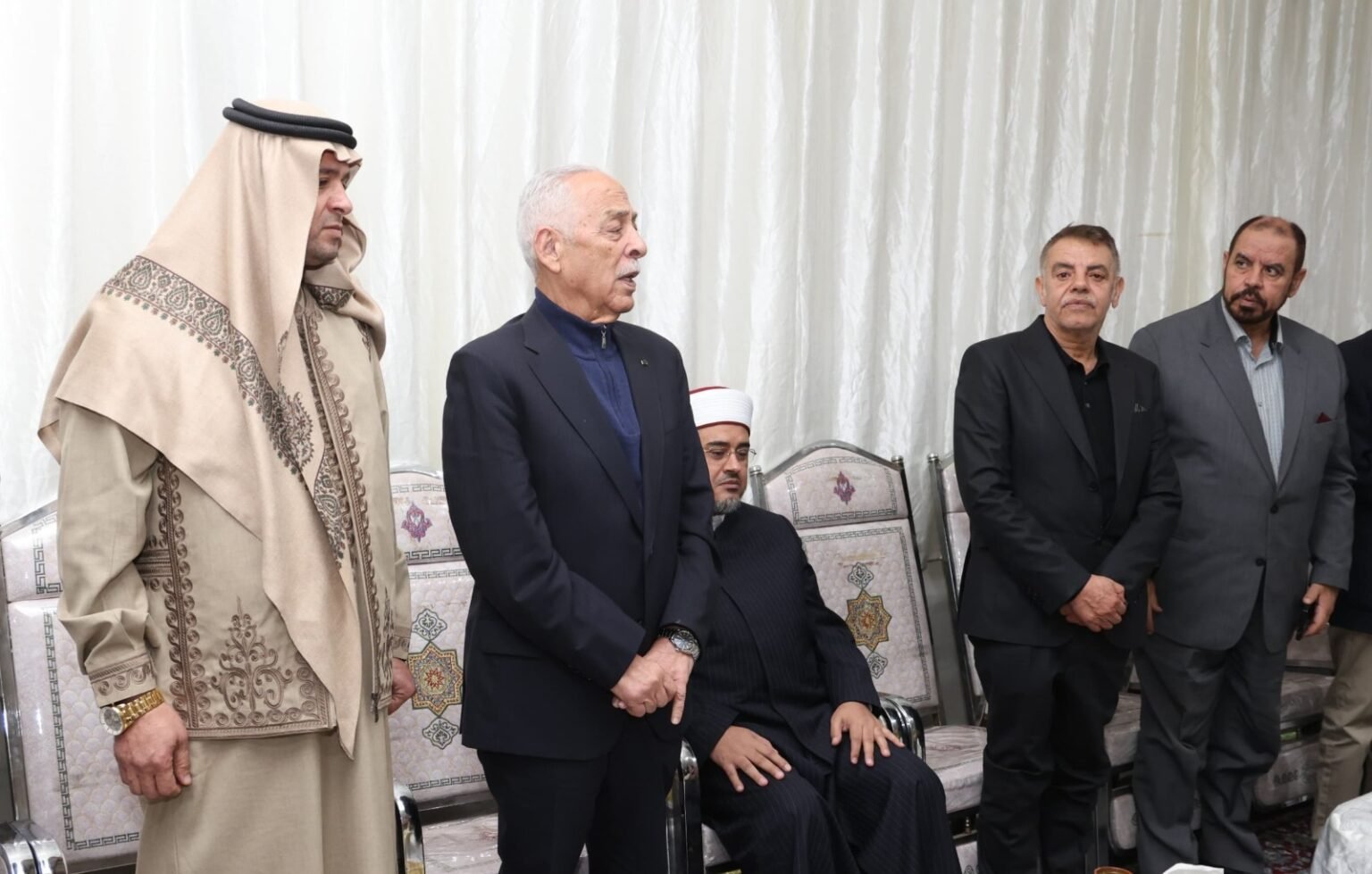 مندوبا عن الملك وولي العهد.. العيسوي يعزي عشيرتي الحنيفات والمحارمة